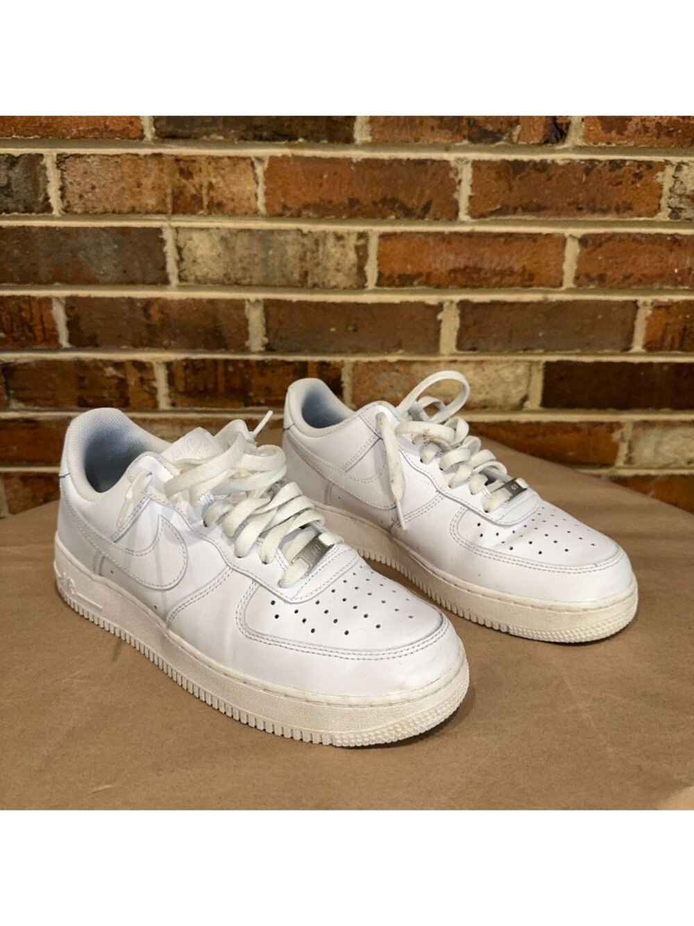 Nike Air Force 1 07 Low Triple White Mens Size 8.5 CW2288-111 Leather Sneakers